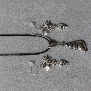 Sea shell 🐚 necklace and earrings jewelry set